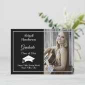 Faire-part de diplôme Casquette blanc et photo (Debout devant)