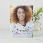 Faire-part de diplôme tendance fille élégante (Debout devant)