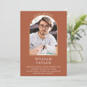 Faire-part de fête de remise de diplôme avec arche (Debout devant)