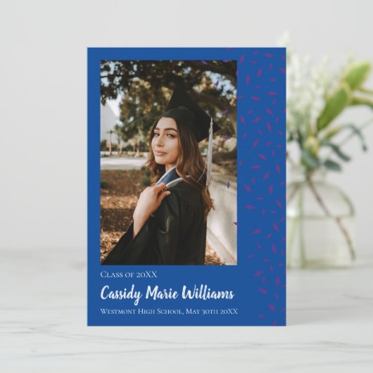 Faire-part de graduation Confetti bleu pourpre (Debout devant)