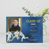 Faire-part de graduation de football bleu et or (Debout devant)