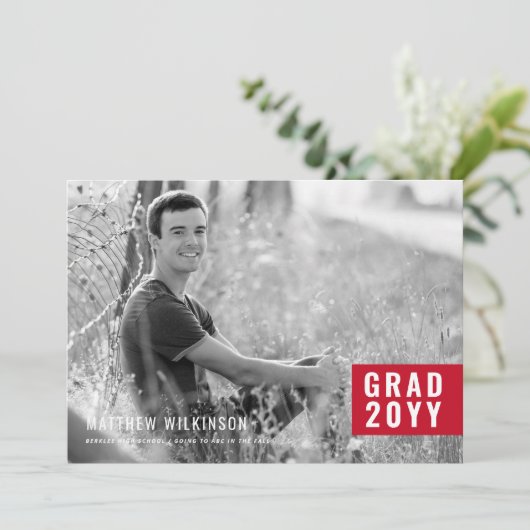 Faire-part de graduation de l'onglet rouge (Debout devant)