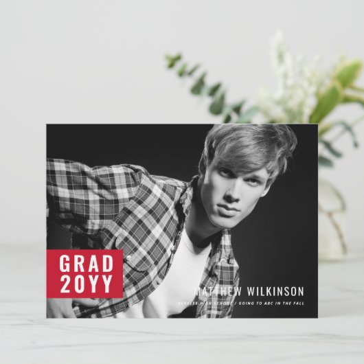 Faire-part de graduation de l'onglet rouge (Debout devant)