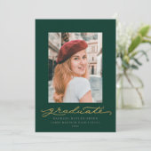 Faire-part de graduation de script vert et or (Debout devant)