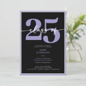 Faire-part de graduation de script violet moderne (Debout devant)