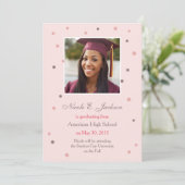 Faire-part de graduation des dots modernes (Debout devant)