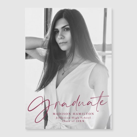 Faire-part de graduation élégante Maroon Script (Devant)
