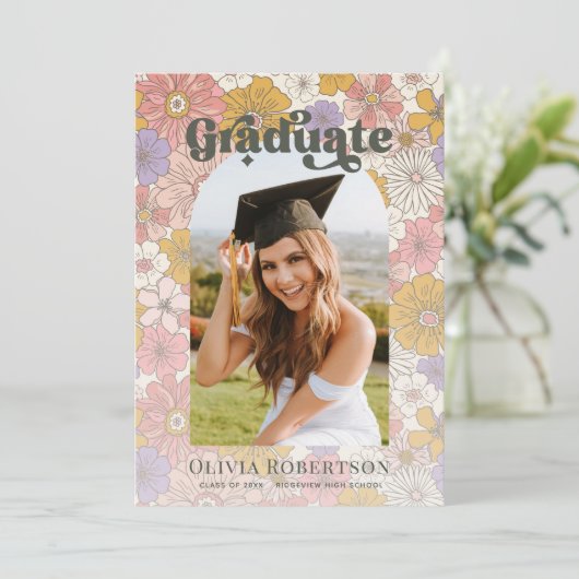 Faire-part de graduation en arc floral rose rétro (Debout devant)