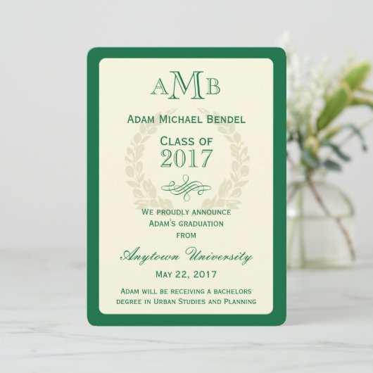 Faire-part de graduation Green Elegant Monogram (Debout devant)