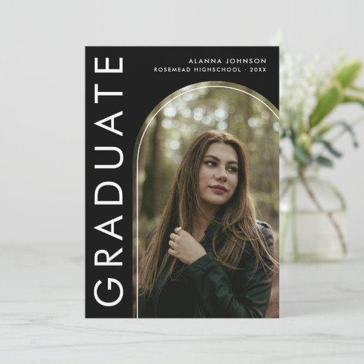 Faire-part de graduation moderne et audacieuse (Debout devant)