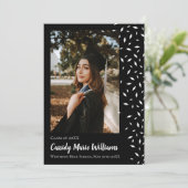 Faire-part de Graduation Noir Blanc Confetti (Debout devant)