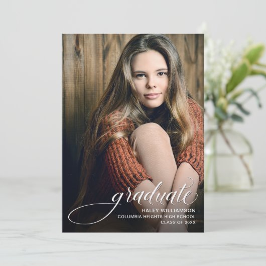 Faire-part de graduation photo de script tendance (Debout devant)