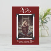 Faire-part de graduation photo vintage Maroon (Debout devant)