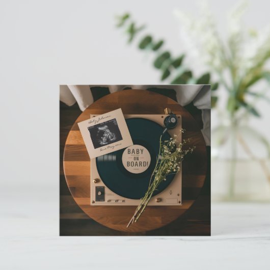 Faire-part de grossesse du lecteur de vinyle vinta (Debout devant)