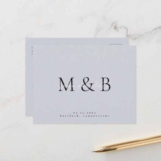 Faire-part de mariage à monogramme bleu poussiéreu (Devant/Arrière en situation)