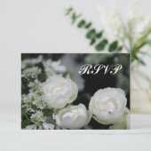 Faire-part de mariage avec roses blanches et RSVP (Debout devant)