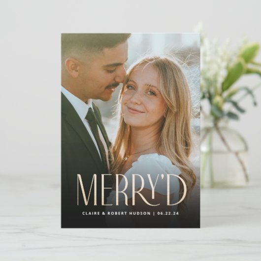 Faire-part de mariage de jeunes mariés des fêtes m (Debout devant)