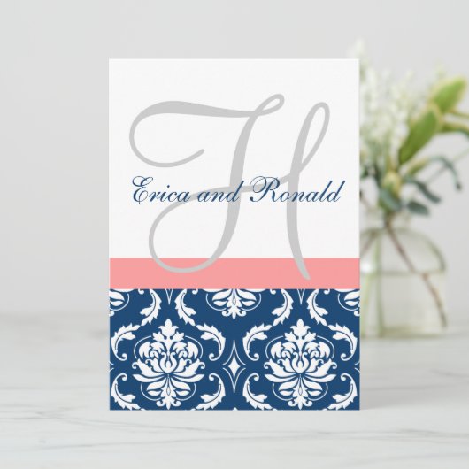 Faire-part de mariage de monogramme de corail Dama (Debout devant)