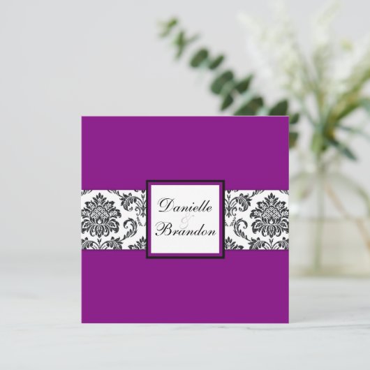 Faire-part de mariage de monogramme pourpre damass (Debout devant)