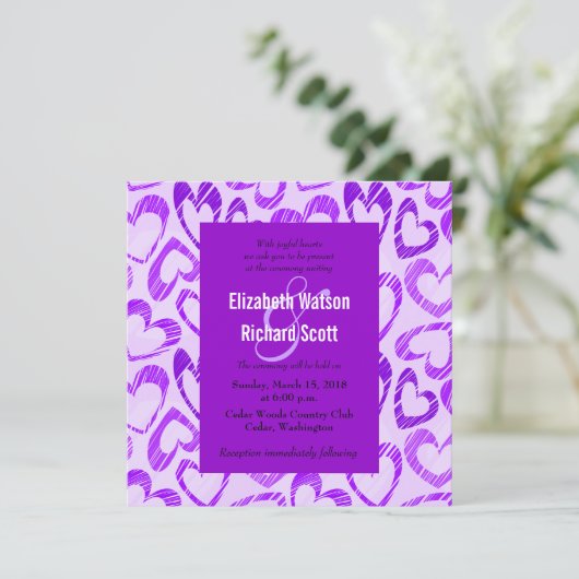 Faire-part de mariage des coeurs pourpres (Debout devant)