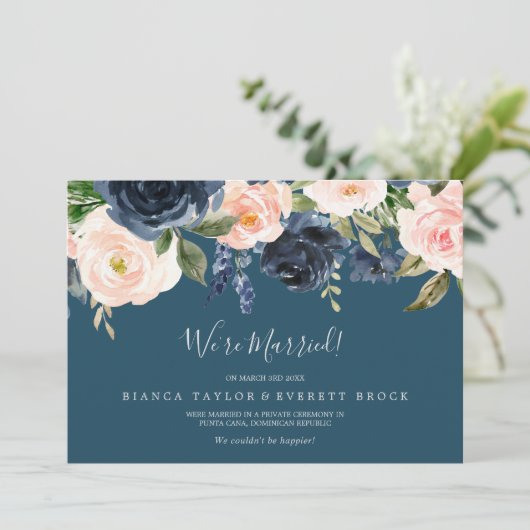 Faire-part de mariage élégant avec fleurs roses et (Debout devant)