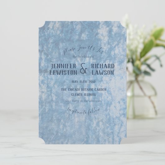 Faire-part de mariage en velours bleu concassé (Debout devant)