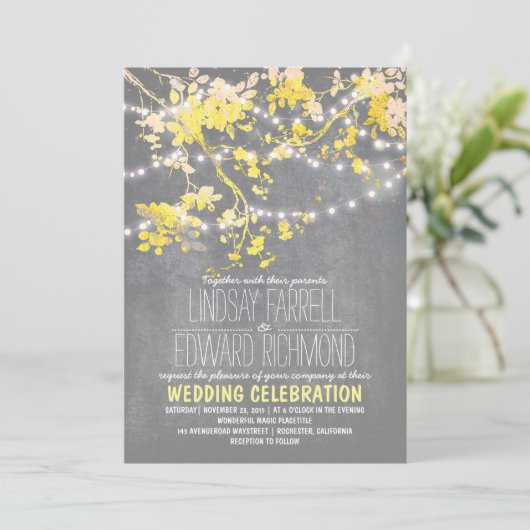 Faire-part de mariage jaune gris avec lumières à c (Debout devant)