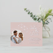 Faire-part de mariage rose à conserver pour la dat (Debout devant)