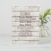 faire-part de mariage rustique en bois de grange v (Debout devant)