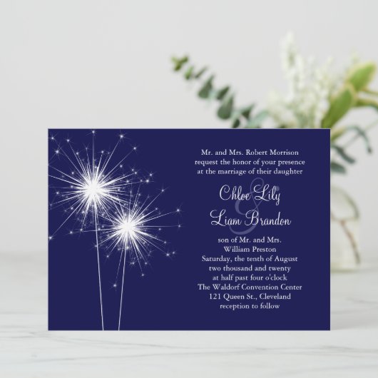Faire-part de mariage Sparkler en bleu (Debout devant)