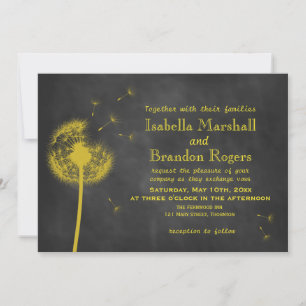 Faire-part de mariage sur tableau noir avec fleurs