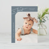 Faire-part de naissance avec photo et écriture mod (Debout devant)