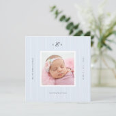 Faire-part de naissance avec photo et monogramme m (Debout devant)