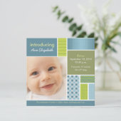 Faire-part de naissance bleu patchwork carré desig (Debout devant)