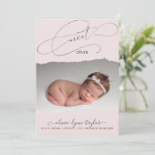 Faire-part de naissance de cadre de papier déchiqu (Debout devant)