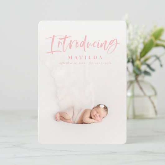 Faire-part de naissance de texte du script d'aquar (Debout devant)