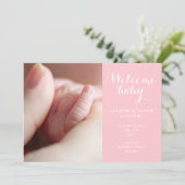 Faire-part de naissance fille avec monogramme rose (Debout devant)