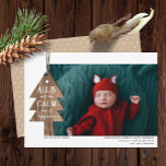Faire-part de naissance photo de l'ornement de Noë<br><div class="desc">Un nouveau bébé est une telle bénédiction ! Partagez votre joie en famille et entre amis avec ces cartes de faire-part de naissance de Noël de style rustique! Elles sont ornées d'un ornement de bois, avec les mots "TOUT N'EST pas aussi CALME qu'il paraît" (sur la photo paisible du nouveau-né...</div>