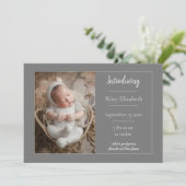 Faire-part de naissance photo gris simple (Debout devant)