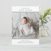 Faire-part de naissance photo moderne fille (Debout devant)