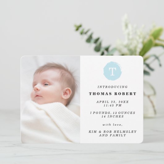 Faire-part de naissance photo Monogramme peint en  (Debout devant)