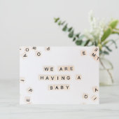 Faire-part de naissance simple sur les pierres de (Debout devant)