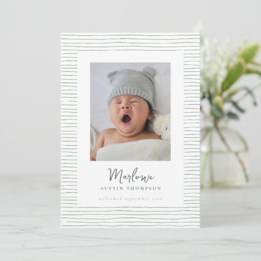 Faire-part de naissance verte à main classique (Debout devant)