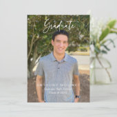 Faire-part de remise de diplôme avec écriture mode (Debout devant)