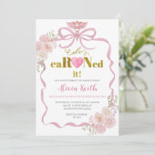 Faire-part de remise de diplôme Bow Coquette Blush (Debout devant)