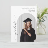 Faire-part de remise de diplôme moderne Blush | An (Debout devant)
