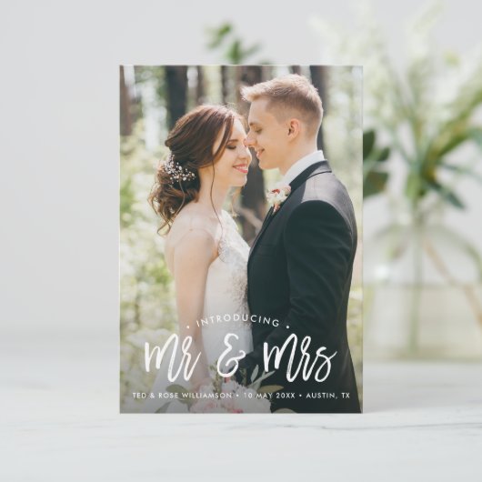 Faire-part de script de brosse manuscrit mariage (Debout devant)