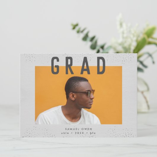 Faire-part Designer Script Grad Gris moderne Deux photos (Debout devant)