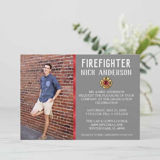 Faire-part d'études de pompier à la mode (Debout devant)