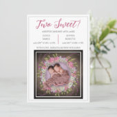 Faire-part Deux douces mignonnes roses modernes jumelles nais (Debout devant)